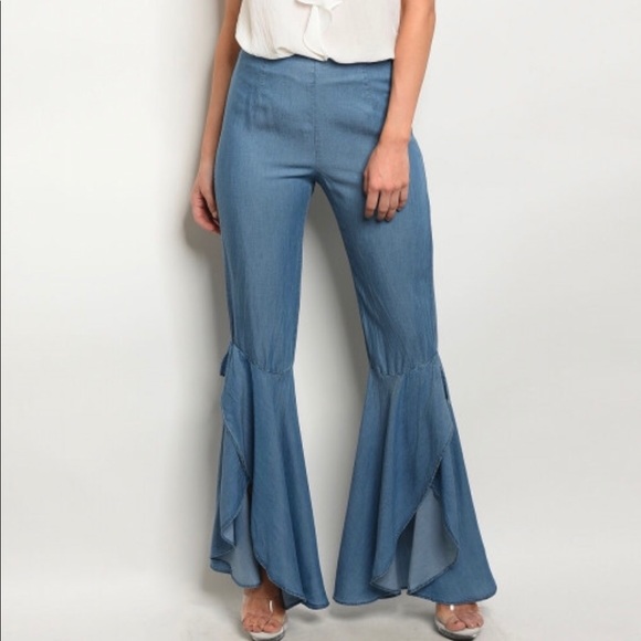 Pants - ✨New Retail✨ Highwaisted Denim Flare Bottoms